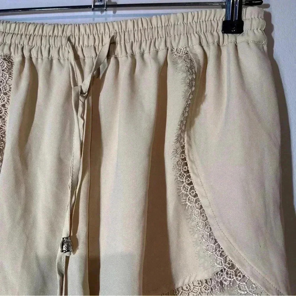 Dots beige lace trim wrap women shorts size medium - Picture 3 of 5